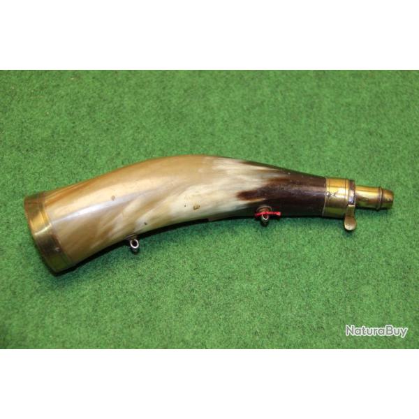 POIRE  A   POUDRE  EN  CORNE  19 EME