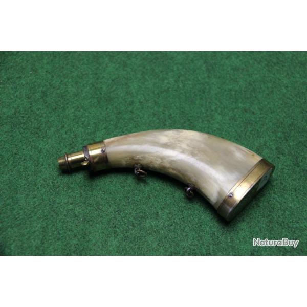 POIRE  A   POUDRE  EN  CORNE