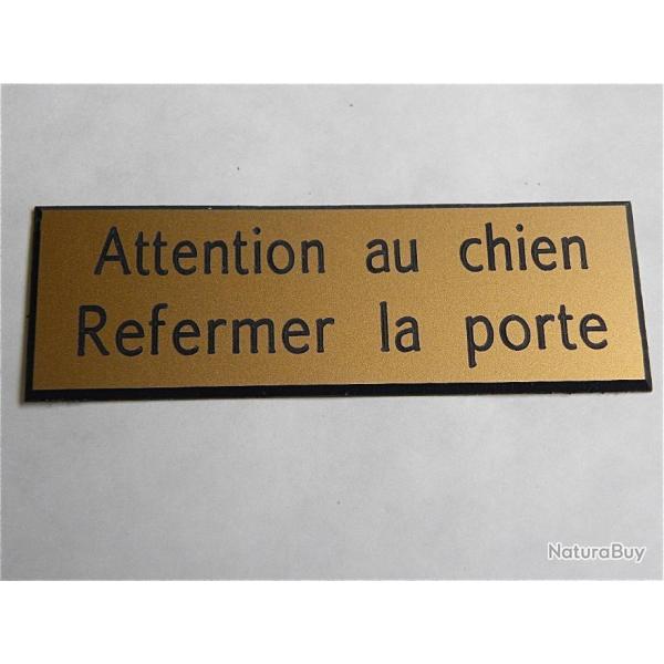 PANNEAU "Attention au chien Refermer la porte " dimensions 60 x 200 mm fond or