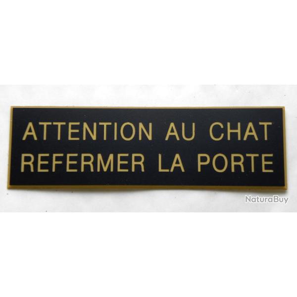 PANCARTE "ATTENTION AU CHAT REFERMER LA PORTE " format 50 x 150 mm fond noir texte or