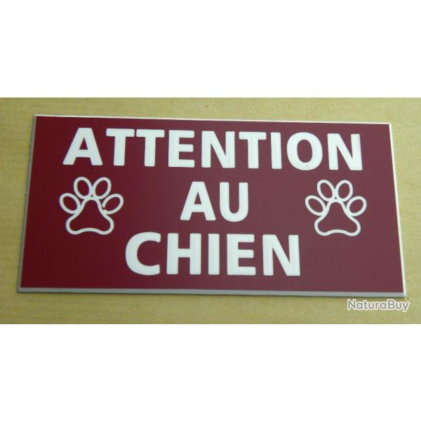 Plaque adh�sive "ATTENTION AU CHIEN " format 48 x 100 mm fond  BORDEAU