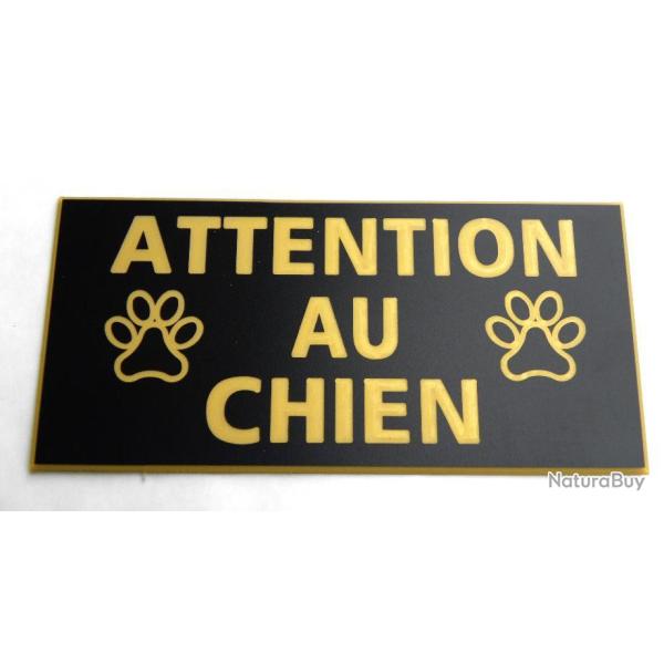 Plaque adh�sive "ATTENTION AU CHIEN " format 48 x 100 mm fond NOIR TEXTE OR