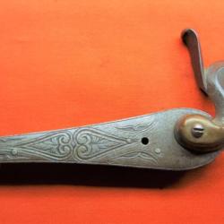 Platine   tranform&eacute;e &agrave; Broche tr&egrave;s belle ciselure PL38