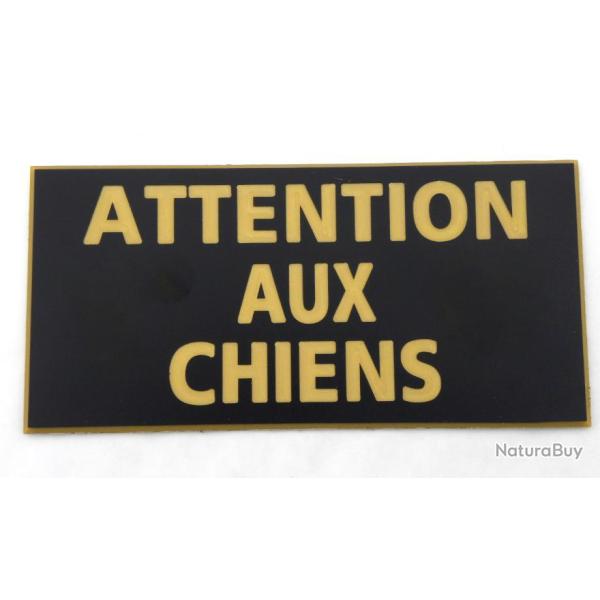 Plaque adh�sive "ATTENTION AUX CHIENS " dimensions 48 x 100 mm fond NOIR TEXTE OR