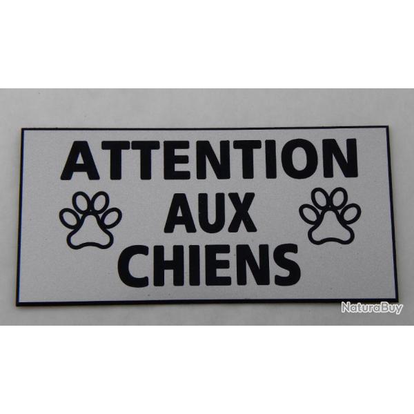 Plaque adh�sive "ATTENTION AUX CHIENS " format 48 x 100 mm fond ARGENT