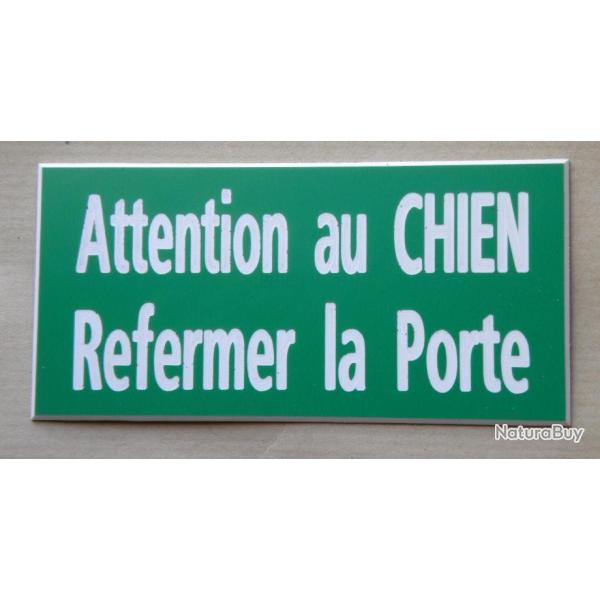 panneau "Attention au CHIEN Refermer la Porte" format 98 x 200 mm fond VERT