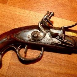 Pistolet &agrave; silex   18&egrave;me   de J&eacute;r&ocirc;me Larcher armurier &agrave; Nantes-