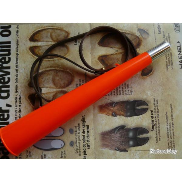 CORNE / TROMPE de  chasse ou sport FLUO   de  35cm  avec lani�re cuir....