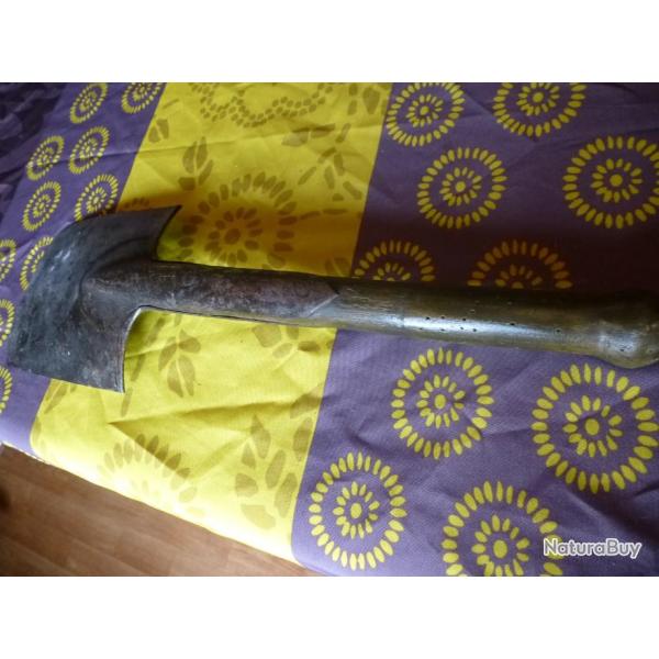 + PELLE VERNIS A IDENTIFFIER .( peut etre mitrailleur allemand 14 ? )