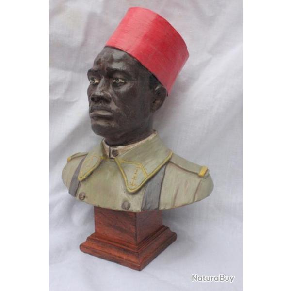 Buste sur socle repr�sentant un **_Tirailleur S�n�galais_* (Fabrication Fran�aise)