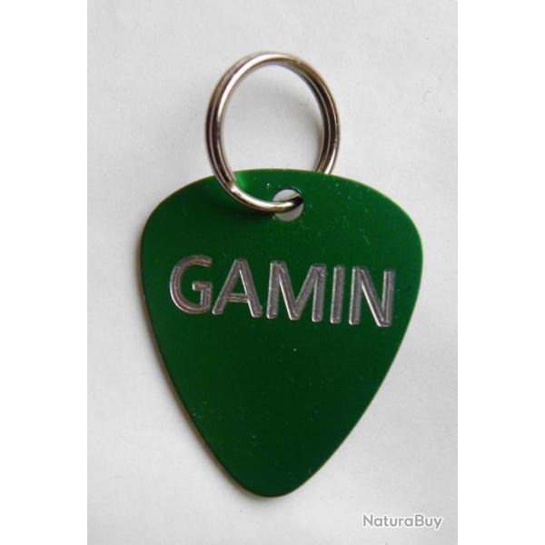 MEDAILLE GRAV�E CHIEN CHAT forme de mediator VERT guitare GRAVURE offerte