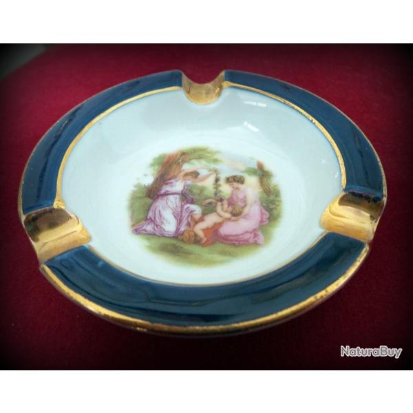 Cendrier en porcelaine �maill�e avec sc�ne de genre num�rot� 409-mi 20�me- Objet de collection