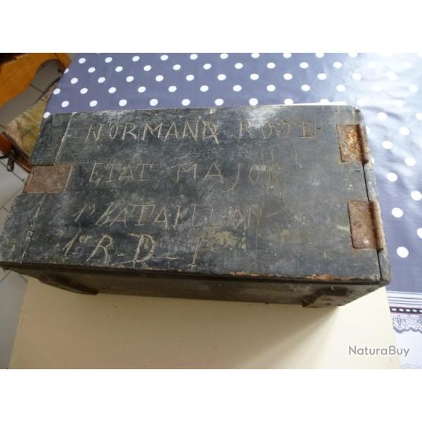 + CAISSE AVEC NOM SORT DE GRENIER A IDENTIFFIER ?