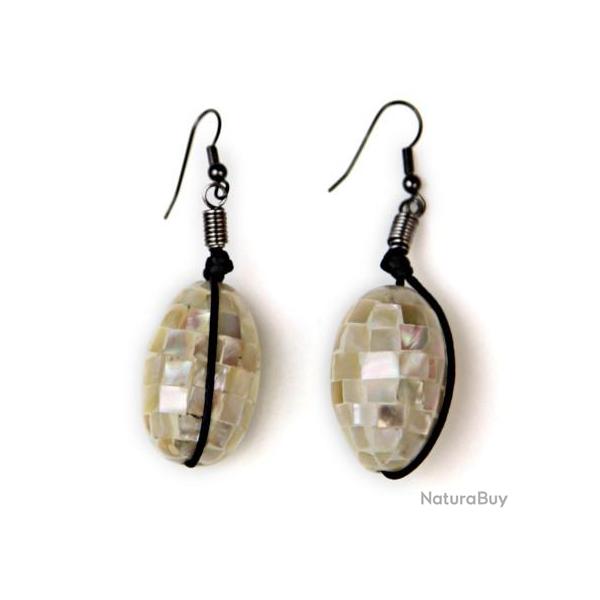 Boucles d'oreilles ovales en nacre facett�e