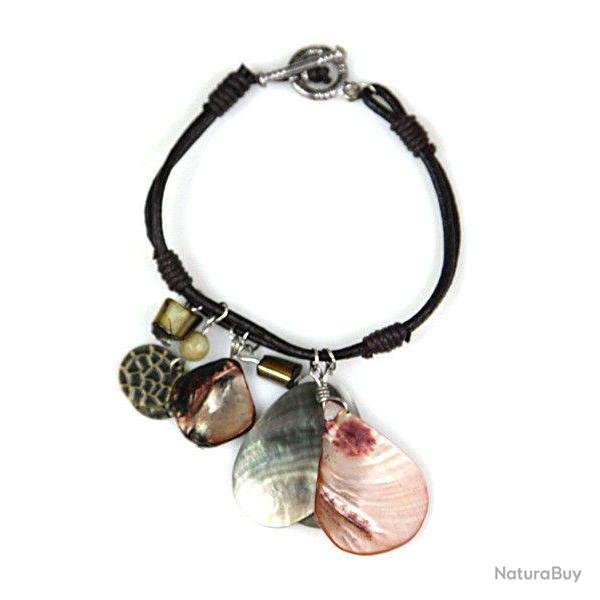 Bracelet cuir � breloques �clats de nacre