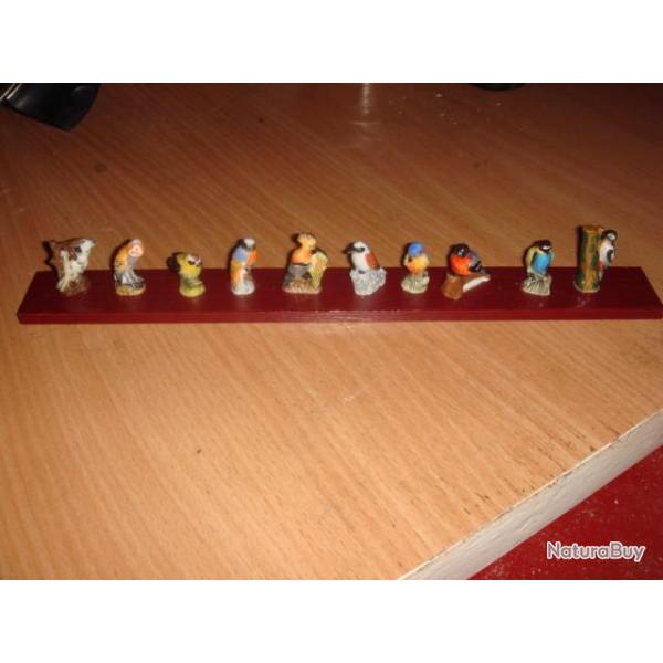 S�rie compl�te 10 f�ves porcelaine oiseaux neuf