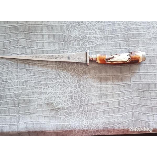 Stylet double tranchant