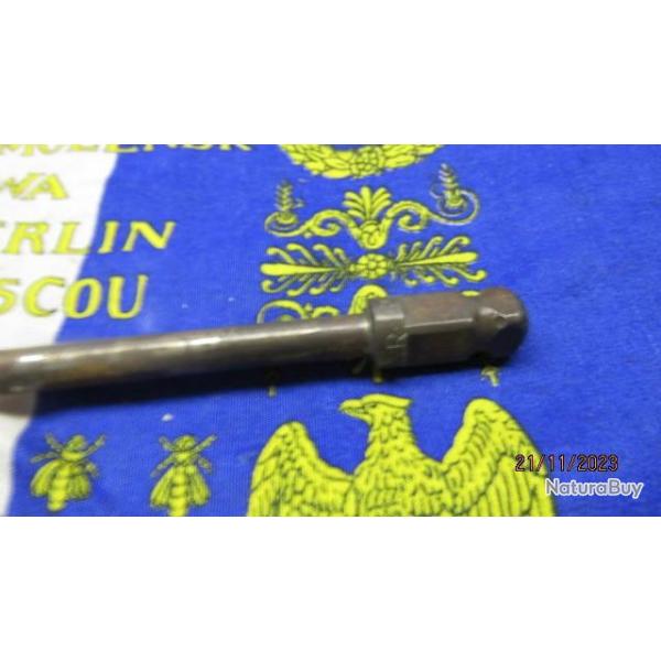 baguette ancienne militaire � identifier (identification bienvenue) marquages rest�e sale  94cm