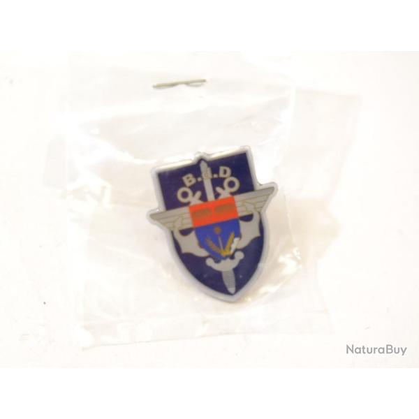 Insigne pin's B.d.D Charleville-M�zi�res (Ardennes) 3RG Groupement de soutien de la base de D�fense