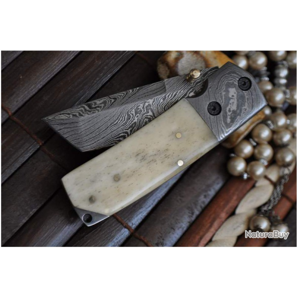 Conception artisanal sur commande.