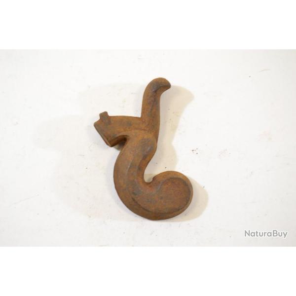chien pour fusil de chasse � broche,poudre noire.  Brut de fabrication � finir. Restauration (G)