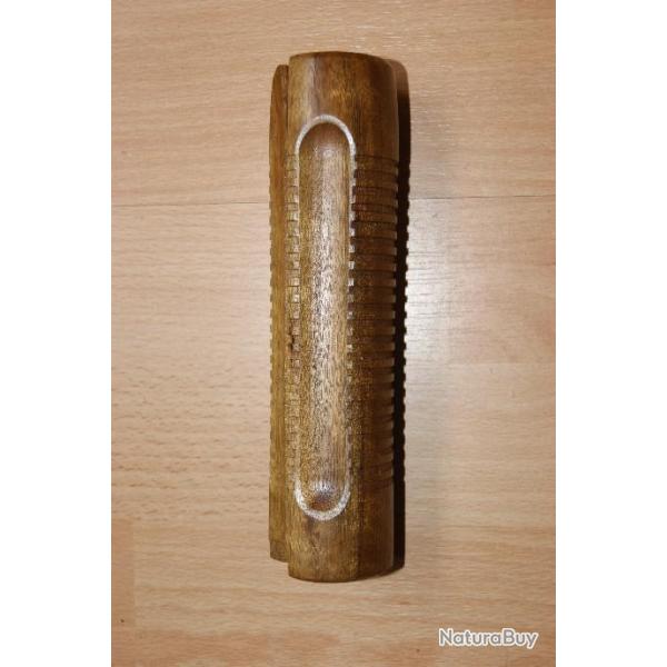 CBC 586 � pompe devant bois longuesse -  (d8c1006)