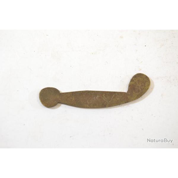 Contre platine en laiton, brut de fabrication. Pistolet ou fusil � poudre noire, restauration (E)