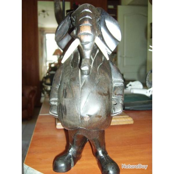 lphant debout en bois d'bne