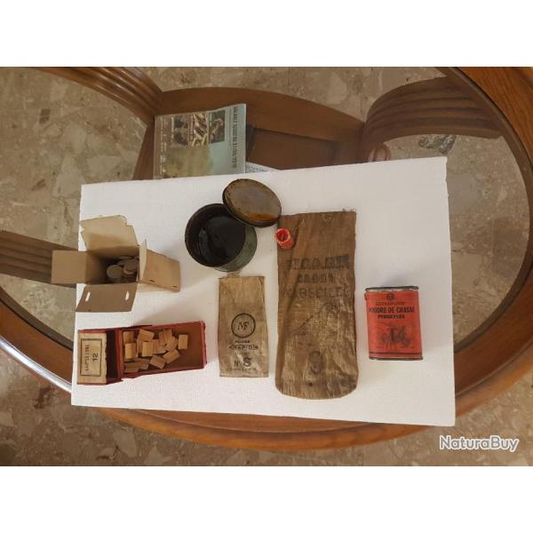 Bourre boite graisse rondelles boite poudre vide de la manu.