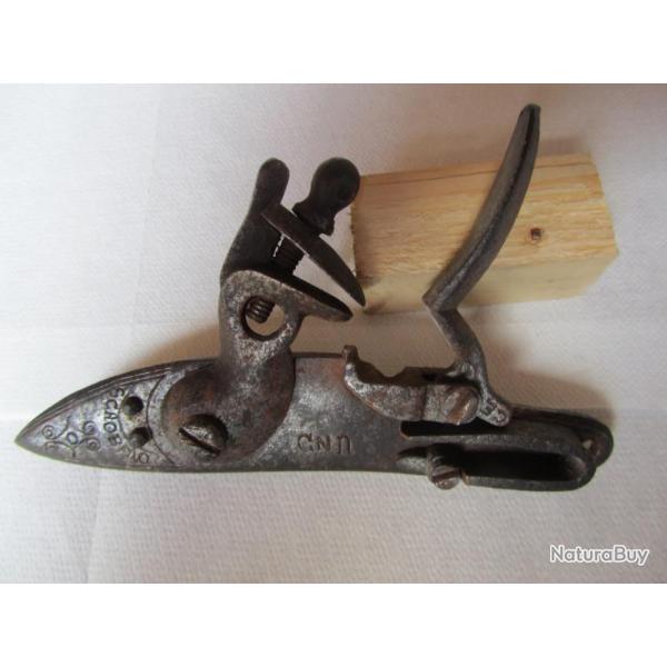 PLATINE TR�S ANCIENNE DE FUSIL BROW BESS A PIERRE