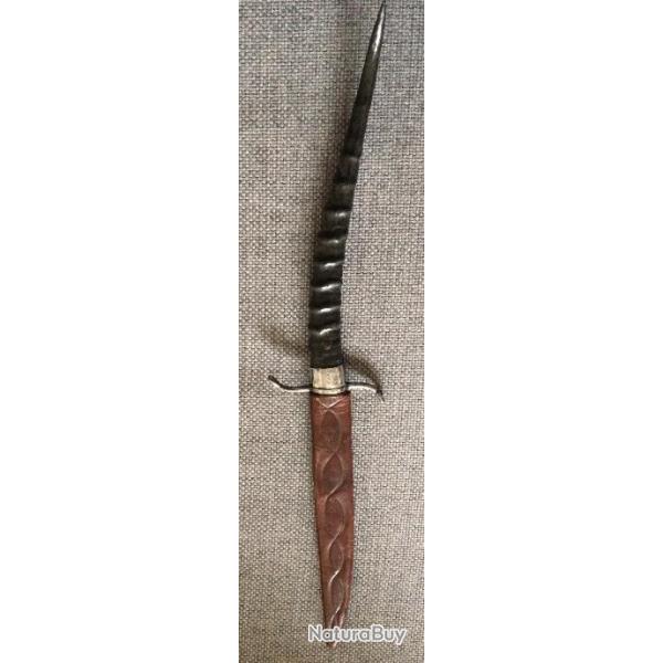 Petite dague � lame fixe