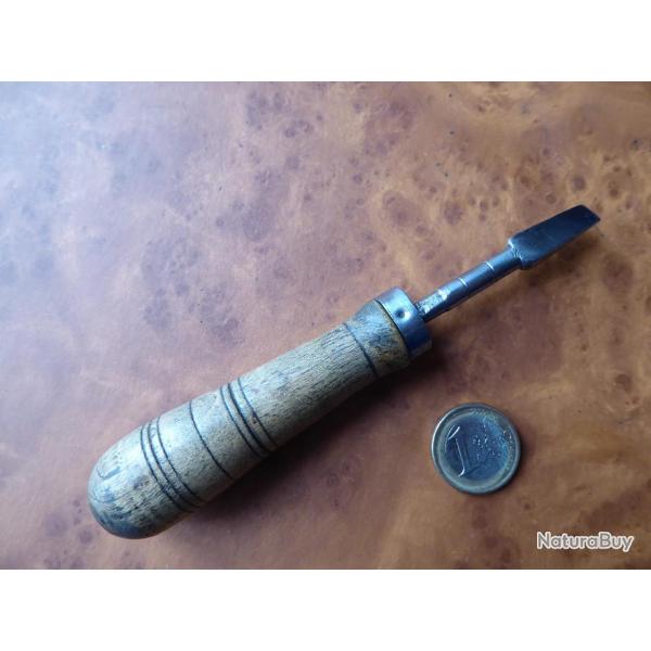 Petit tournevis manche bois virole laiton panne de  7 mm (pour coffret de pistolet ou arme ancienne)