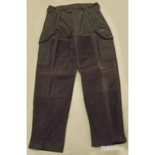 Pantalon Runnarkop couleur vert et maron taille 44