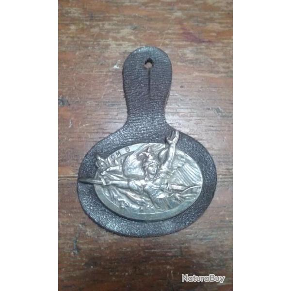 Insignes militaires pucelles