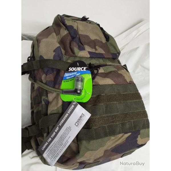 SAC A DOS DE MARQUE SOURCE NEUF CAMOUFLAGE CENTRE EUROPE - idem BFM camelback