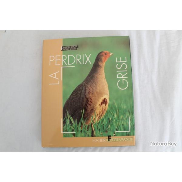 La perdrix grise, faune sauvage, hatier
