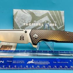 Couteau Komoran Red & Black Fibre de Carbone Lame Acier D2 Linerlock KO021