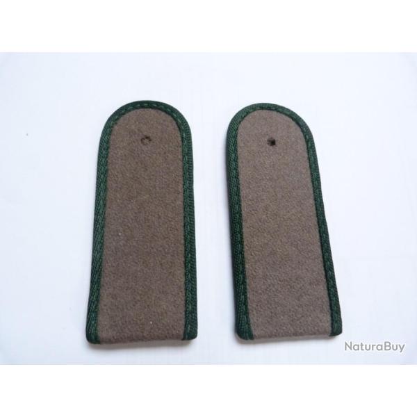 PAIRE DE PATTES DE D'EPAULE VERT-FONCE DE SOLDAT DE LA NVA