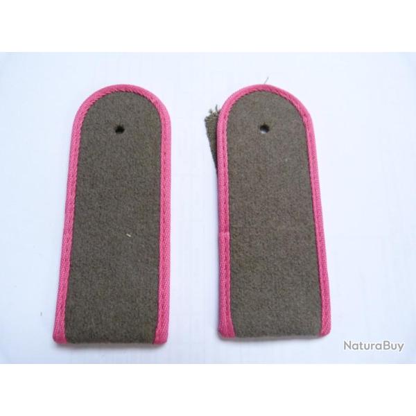PAIRE DE PATTES DE D'EPAULE ROSE DE SOLDAT DE LA NVA