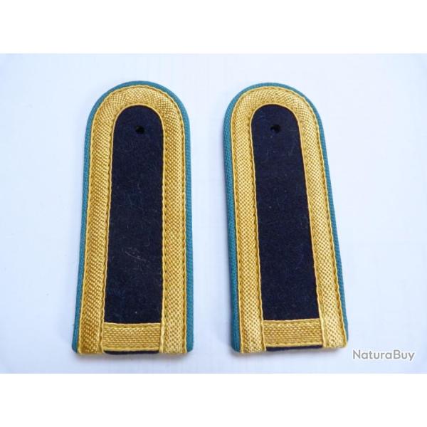 PAIRE DE PATTES  D'EPAULE DE SOUS-OFFICIER DE L'ARMEE DE L'AIR DE LA NVA