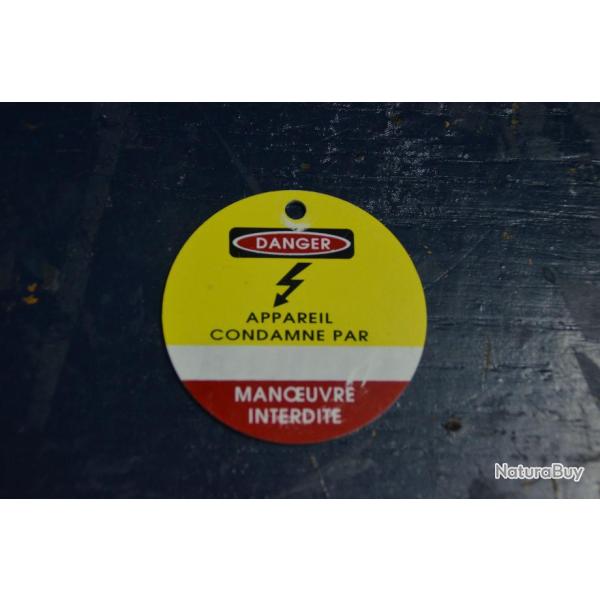 Etiquette manoeuvre interdite pour disjoncteur ou boitier de commande