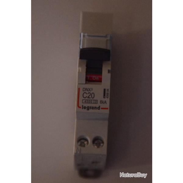 Suite d�barra de mon atelier Disjoncteur c20 legrand