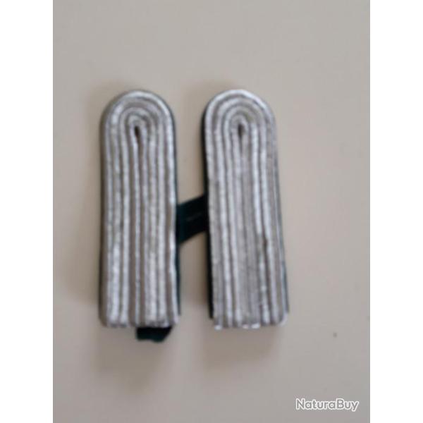 PAIRE DE PATTES D'EPAULE D'OFFICIER DE LA LOGISTIQUE DE LA NVA