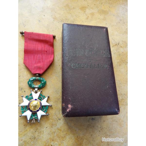 m�daille CHEVALIER ORDRE de la LEGION D'HONNEUR IIIe REPUBLIQUE avec sa  boite