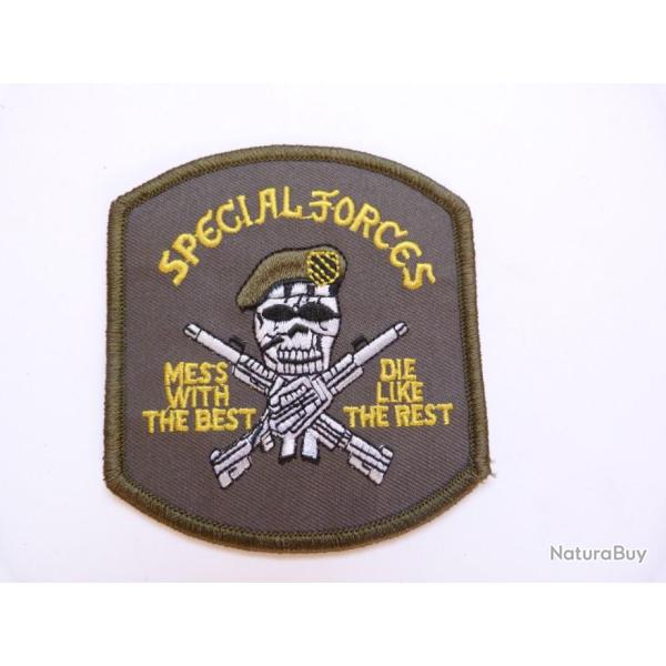 INSIGNE TISSU DES SPECIAL FORCES AVEC DEVISE