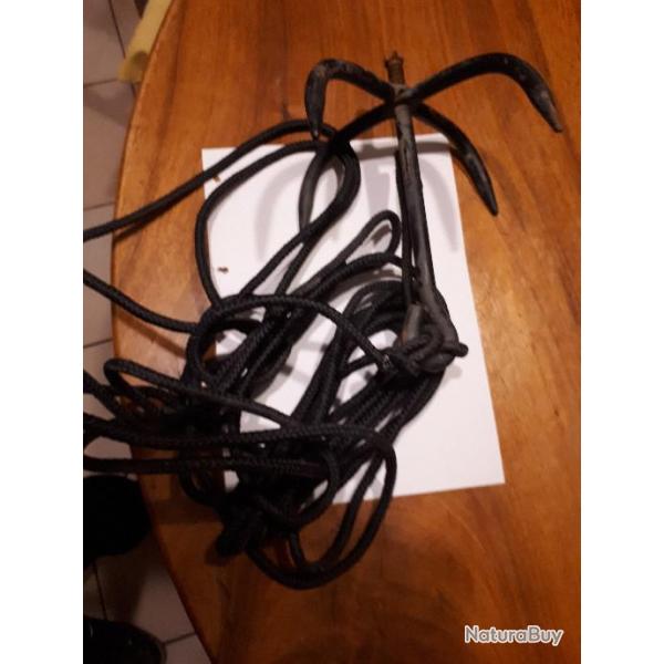 Grapin mettalique d'intervention unit� sp�cial pour passage de mur desente batiment