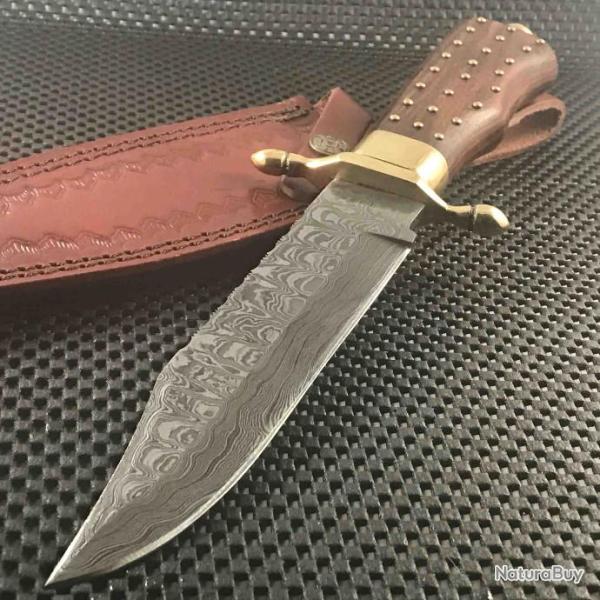 Poignard Couteau Lame Damas 128 Couches Fa�on M�di�val Manche Bois avec Clous Etui Cuir DM1058