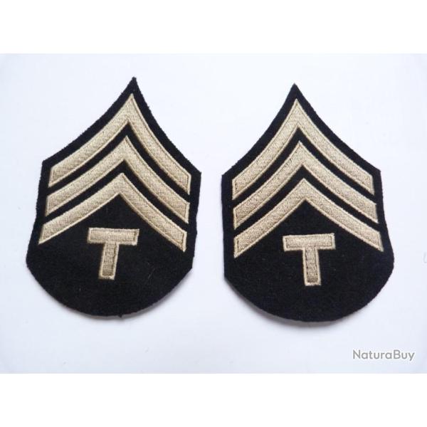 PAIRE D'INSIGNES EN TISSU DE TECHNICIAN 4TH GRADE,CHEVRONS BEIGE