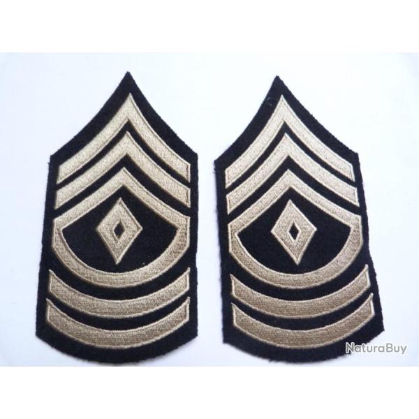 PAIRE D'INSIGNES EN TISSU DE FIRST SERGEANT,CHEVRONS BEIGE