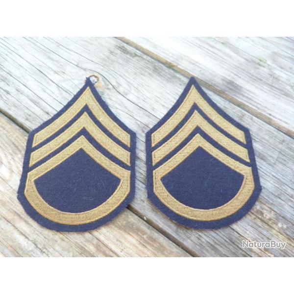 PAIRE D'INSIGNES EN TISSU DE STAFF SERGEANT,CHEVRONS OLIVE